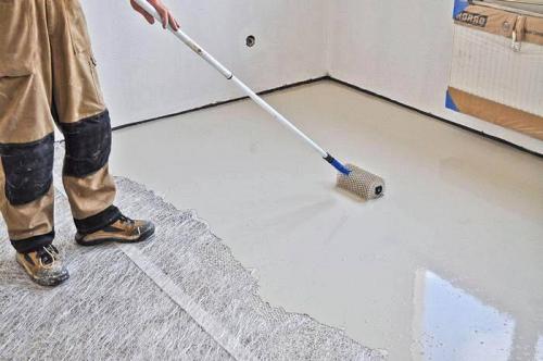 Нужно ли клеить линолеум к бетонному полу. Нужно ли приклеивать линолеум к полу в квартире или не обязательно это делать?