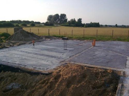 Бетонная стяжка в каркасном доме. Как сделать пол в каркасном доме своими руками: схема