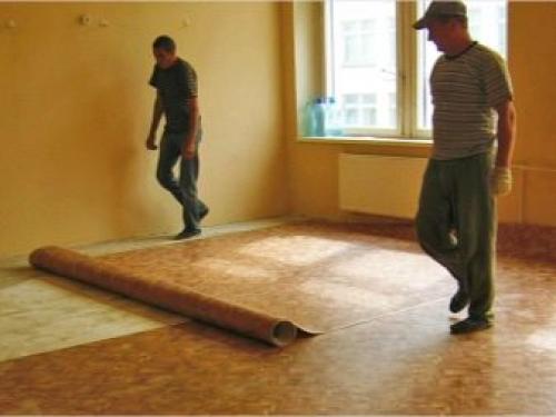 Чем приклеить линолеум к бетону. Как приклеить линолеум к бетонному полу своими руками 01