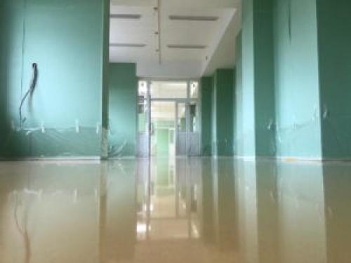 Какой наливной пол лучше для помещений с высокой проходимостью. Полиуретановый или эпоксидный пол. Что выбрать?