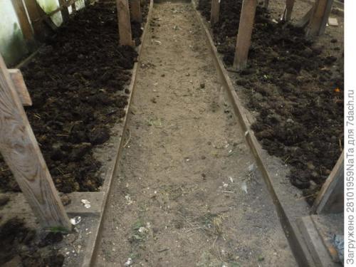 Какие работы необходимо провести с каркасом и покрытием теплицы осенью. Теплица. Осенние работы в ней