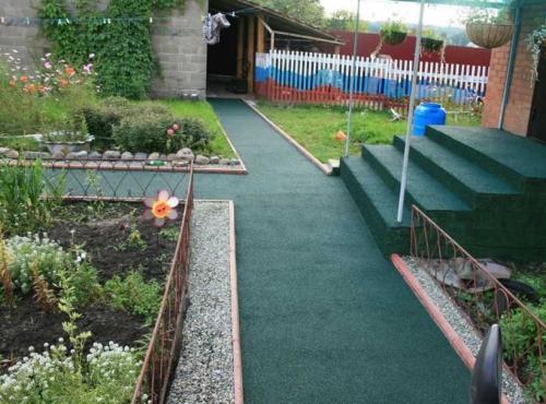 Резиновое покрытие для двора. Резиновые дорожки для дачи: особенности материала, мастер-класс по укладке и монтажу на различные поверхности, интересные идеи дизайна дорожки (фото + видео)