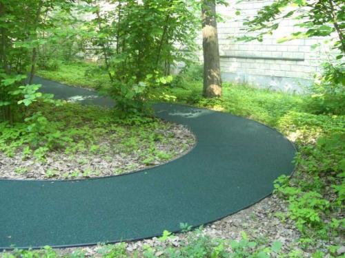 Резиновое покрытие для двора. Резиновые дорожки для дачи: особенности материала, мастер-класс по укладке и монтажу на различные поверхности, интересные идеи дизайна дорожки (фото + видео)