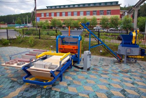 Покрытие из резиновой крошки для двора. Укладка резиновой плитки и матов 11 Покрытие из резиновой крошки для двора. Укладка резиновой плитки и матов 11