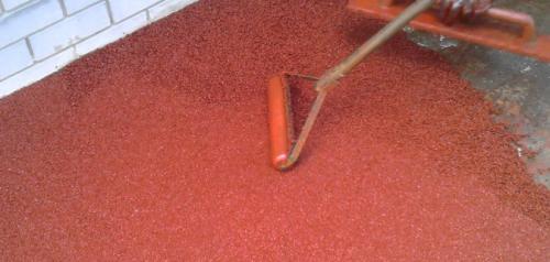 Резиновое покрытие для двора своими руками. Технология укладки покрытия из резиновой крошки