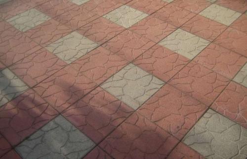 Покрытие из резиновой крошки для двора. Укладка резиновой плитки и матов 12 Покрытие из резиновой крошки для двора. Укладка резиновой плитки и матов 12