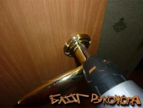 Инструкция по установке замка в межкомнатную дверь. Как правильно врезать замок вмежкомнатную дверь