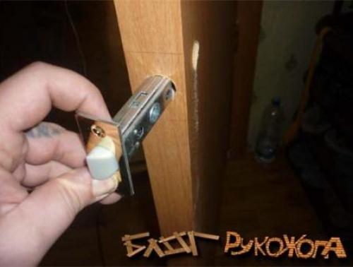 Инструкция по установке замка в межкомнатную дверь. Как правильно врезать замок вмежкомнатную дверь