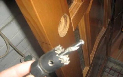 Врезка замков в межкомнатные двери фрезером. Инструменты для врезки замков и защелок