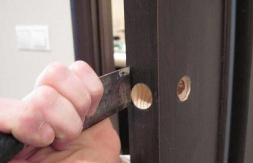 Врезка замков в межкомнатные двери фрезером. Инструменты для врезки замков и защелок