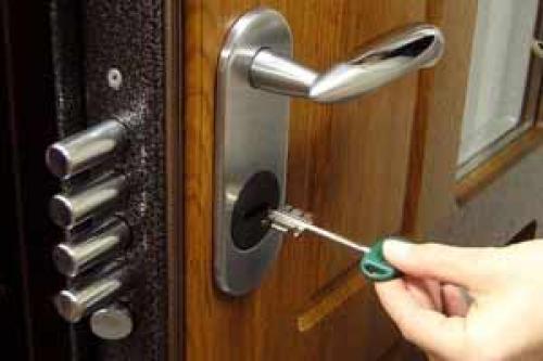 Как врезать замок во входную дверь. Врезка замка в металлическую дверь: пошаговая инструкция