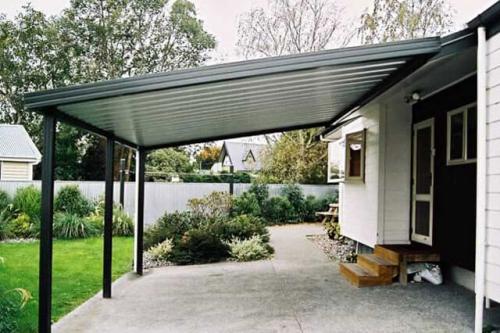Навес для автомобиля своими руками 47 ФОТО идеи. Навес во дворе частного дома из поликарбоната и других материалов (250 ФОТО ИДЕЙ) – Красивый вид, удобство и практичность 07