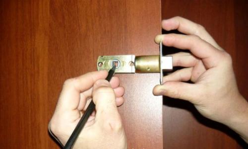 Врезка замка в деревянную дверь. Как выполняется врезка замка в деревянные межкомнатные двери