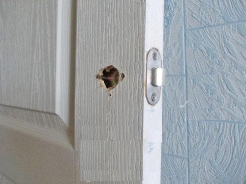 Врезка дверных замков своими руками. Подготовительные работы: разметка дверного полотна, подбор коронок для сверления 04