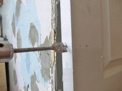 Врезка дверных замков своими руками. Подготовительные работы: разметка дверного полотна, подбор коронок для сверления 03