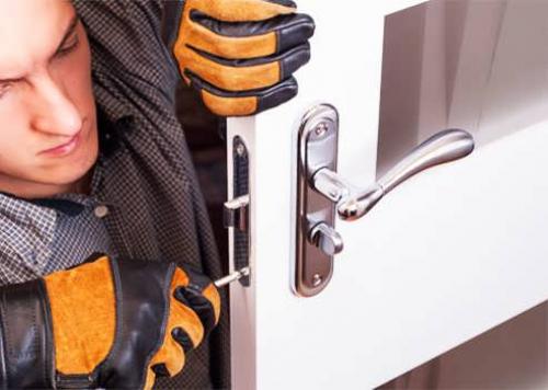 Врезка замка в межкомнатную дверь размеры. Нужные инструменты для монтажа