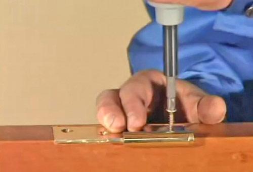 Врезка дверных замков своими руками. Подготовительные работы: разметка дверного полотна, подбор коронок для сверления 05