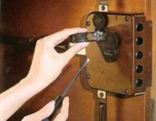 Как врезать замок во входную дверь. Врезка замка в металлическую дверь: пошаговая инструкция