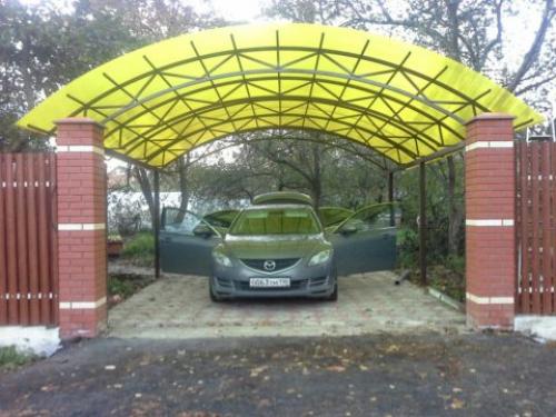 Навес из поликарбоната для машины. Что представляет собой поликарбонат, его характеристики