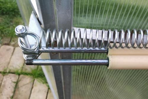 Как установить тепличные створки. Устройство автоматического проветривания теплиц