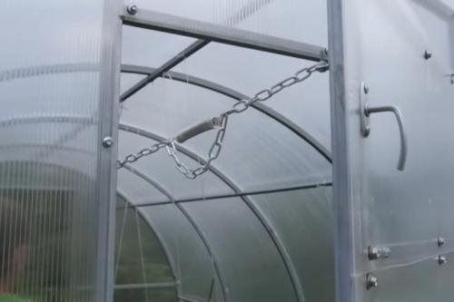 Как установить тепличные створки. Устройство автоматического проветривания теплиц